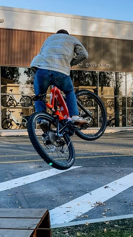 ✨🎂 1 AN DÉJÀ ... et quelle aventure ! 🎂✨

Il y a un an, nous ouvrions les portes de notre boutique avec une mission : rendre la mobilité électrique accessible à tous 🚲⚡. Aujourd’hui, grâce à vous, nous continuons à vous accompagner vers une mobilité plus douce et durable .

🔥 Un grand MERCI à notre communauté, nos clients, et tous ceux qui nous soutiennent au quotidien. Chaque visite, chaque achat, chaque encouragement nous donne la force de continuer. L’aventure ne fait que commencer ! 🚀

#veloCiel #vae #bayonne #veloelectrique #ExperienceStore