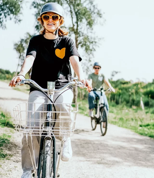 🌸🏵🌱 Le Printemps est là, les beaux jours sont de retour et les températures plus douces alors enfourchez votre vélo,  les pistes cyclables vous attendent ! 

🚲🚵‍♀️🚴‍♀️Ou sinon venez découvrir nos magasin et trouvez le vélo électrique qui vous accompagnera dans toutes vos aventures printanières !